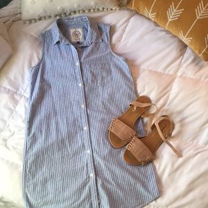 ✨✨Blue pinstriped dress with cute cutout back✨✨
